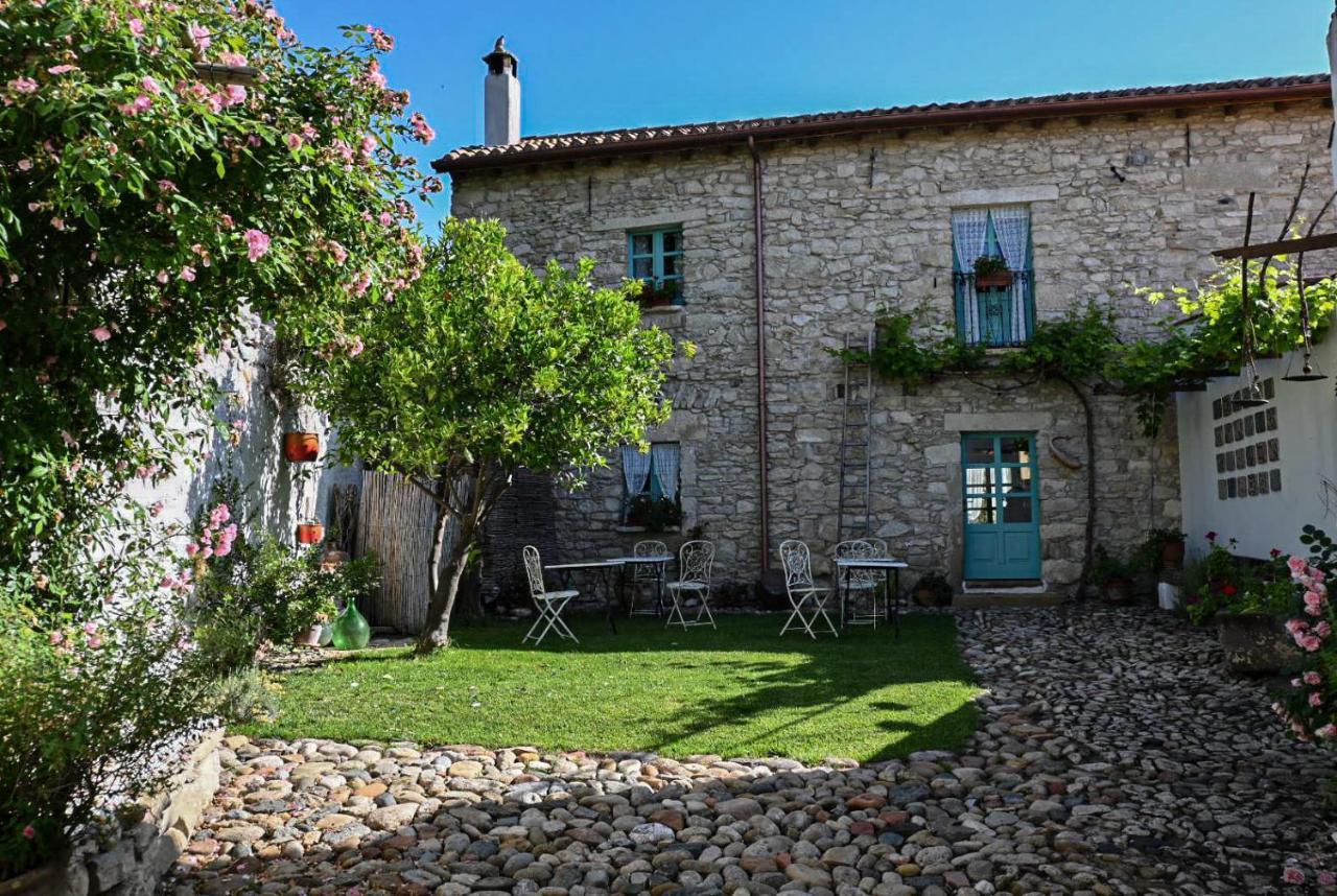 Bed and Breakfast Cortis Antigas Gesturi Exterior foto